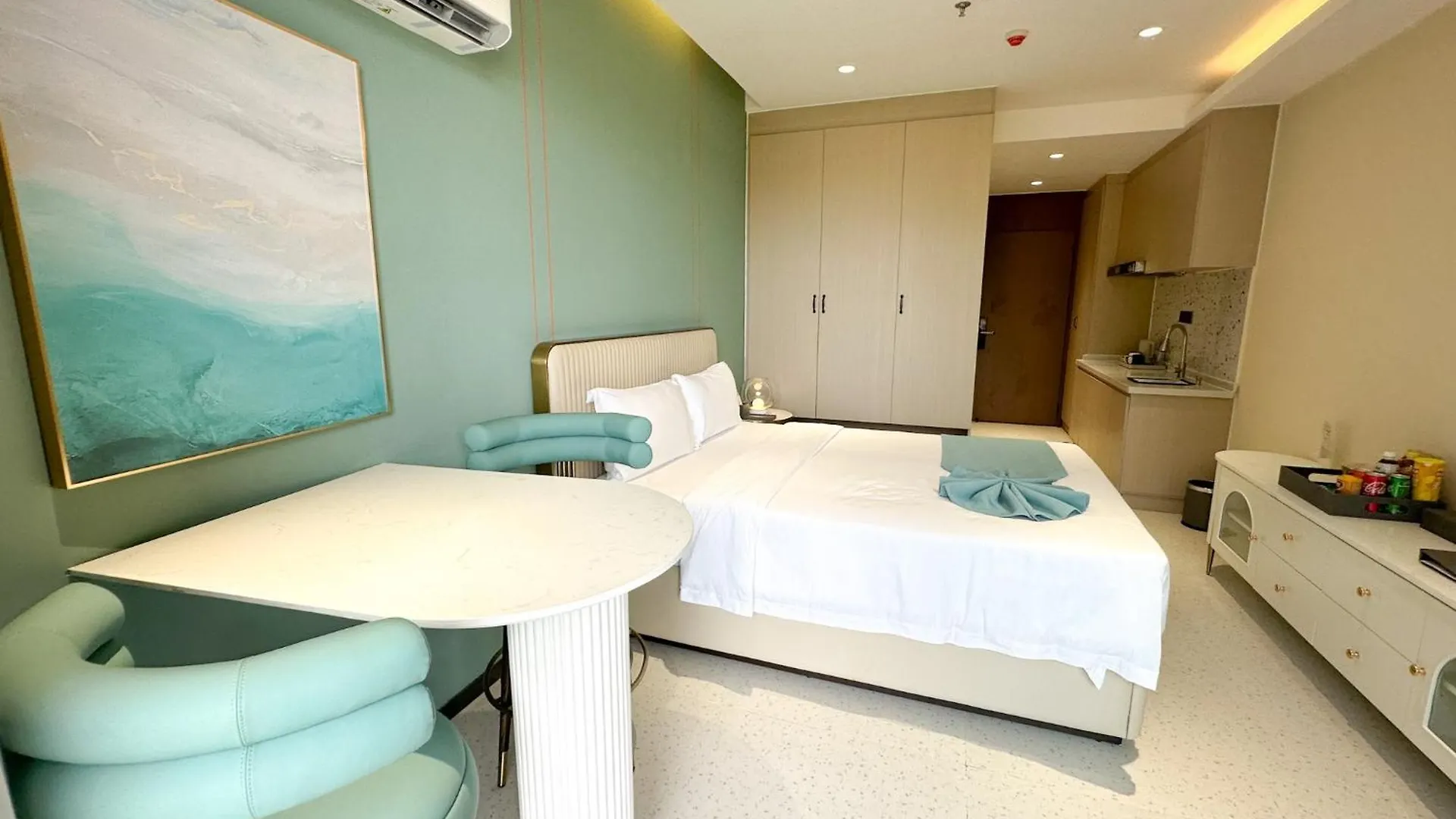 Ark Seaview Holiday Inn Sihanoukville Apartment