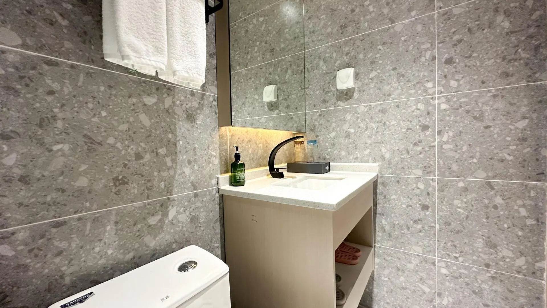 Apartment Ark Seaview Holiday Inn Sihanoukville Cambodia