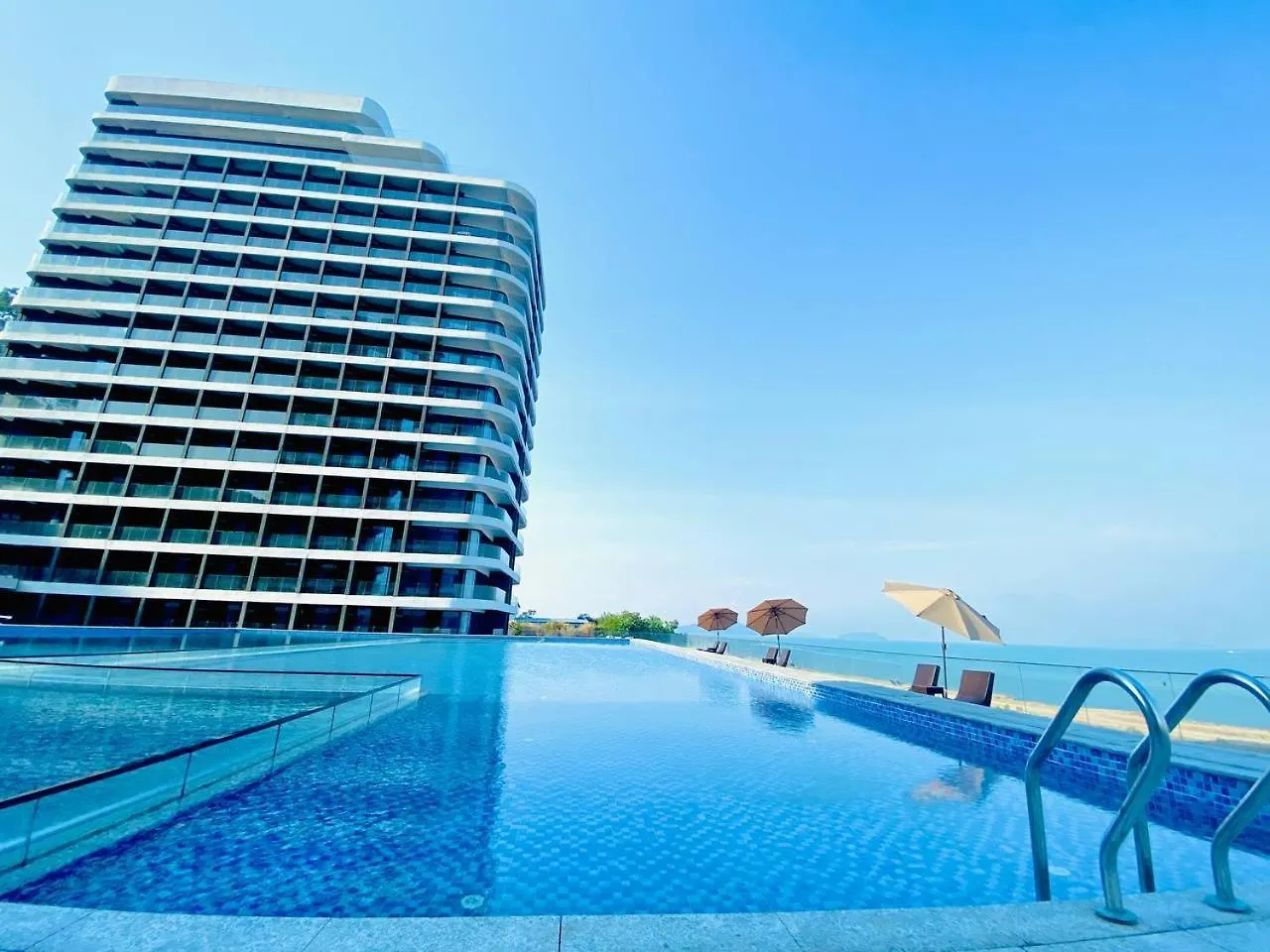 Ark Seaview Holiday Inn location